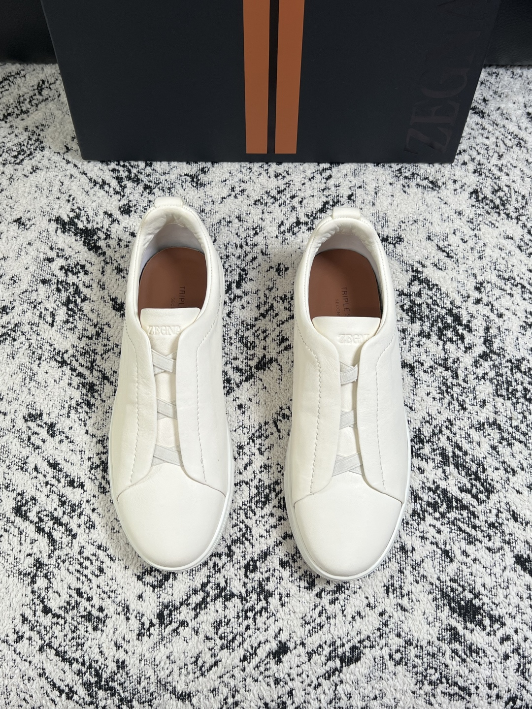 Zegna  高品质  顶级工艺品  杰尼亚  专柜新款原厂配置，意大利进口牛皮面料，进口牛里垫，透气舒适，鞋底：原厂特