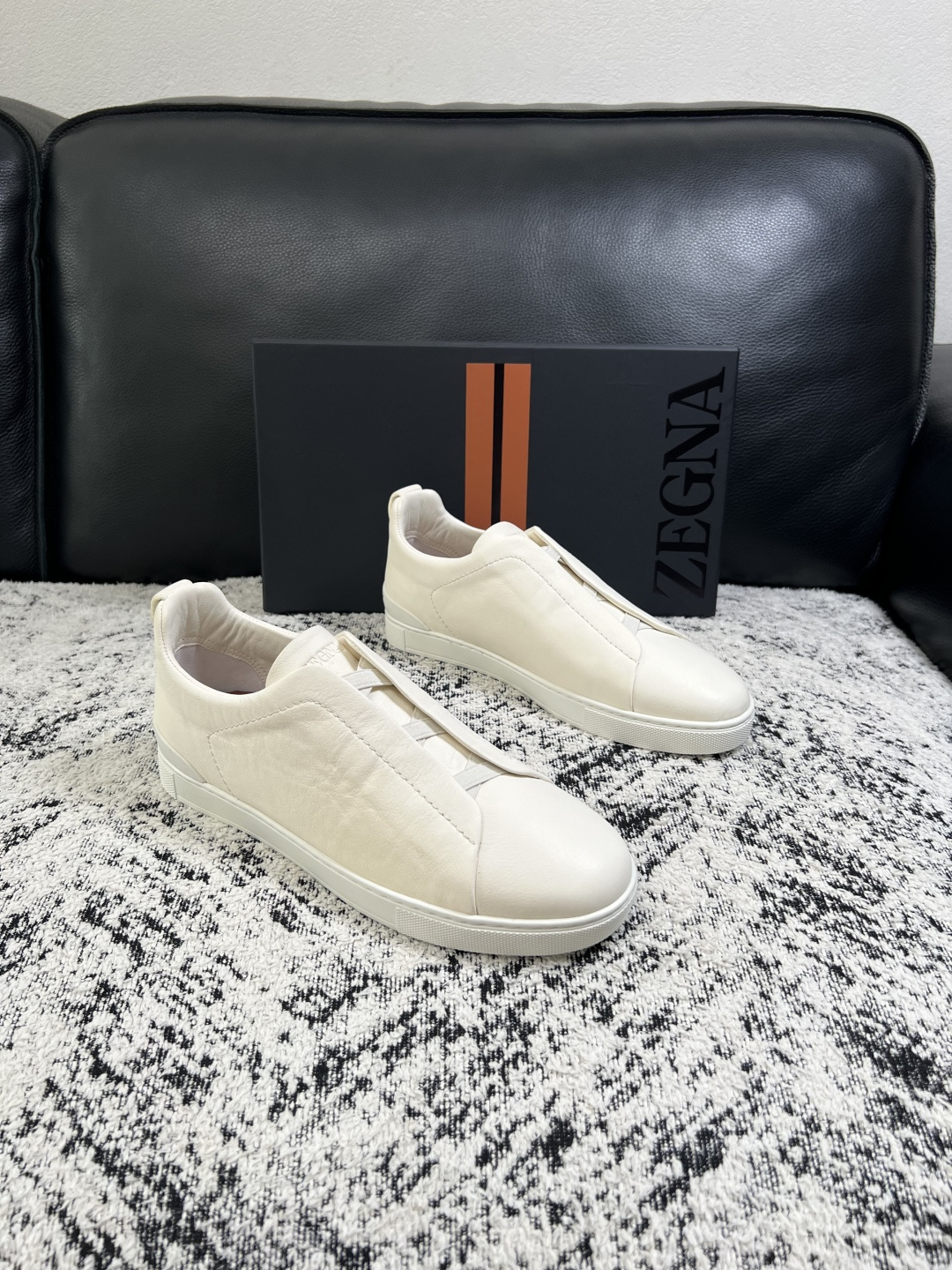 Zegna  高品质  顶级工艺品  杰尼亚  专柜新款原厂配置，意大利进口牛皮面料，进口牛里垫，透气舒适，鞋底：原厂特
