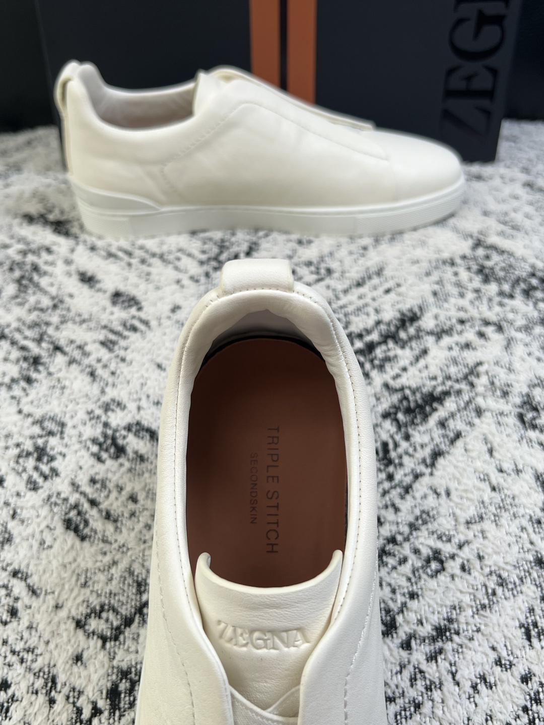 Zegna  高品质  顶级工艺品  杰尼亚  专柜新款原厂配置，意大利进口牛皮面料，进口牛里垫，透气舒适，鞋底：原厂特