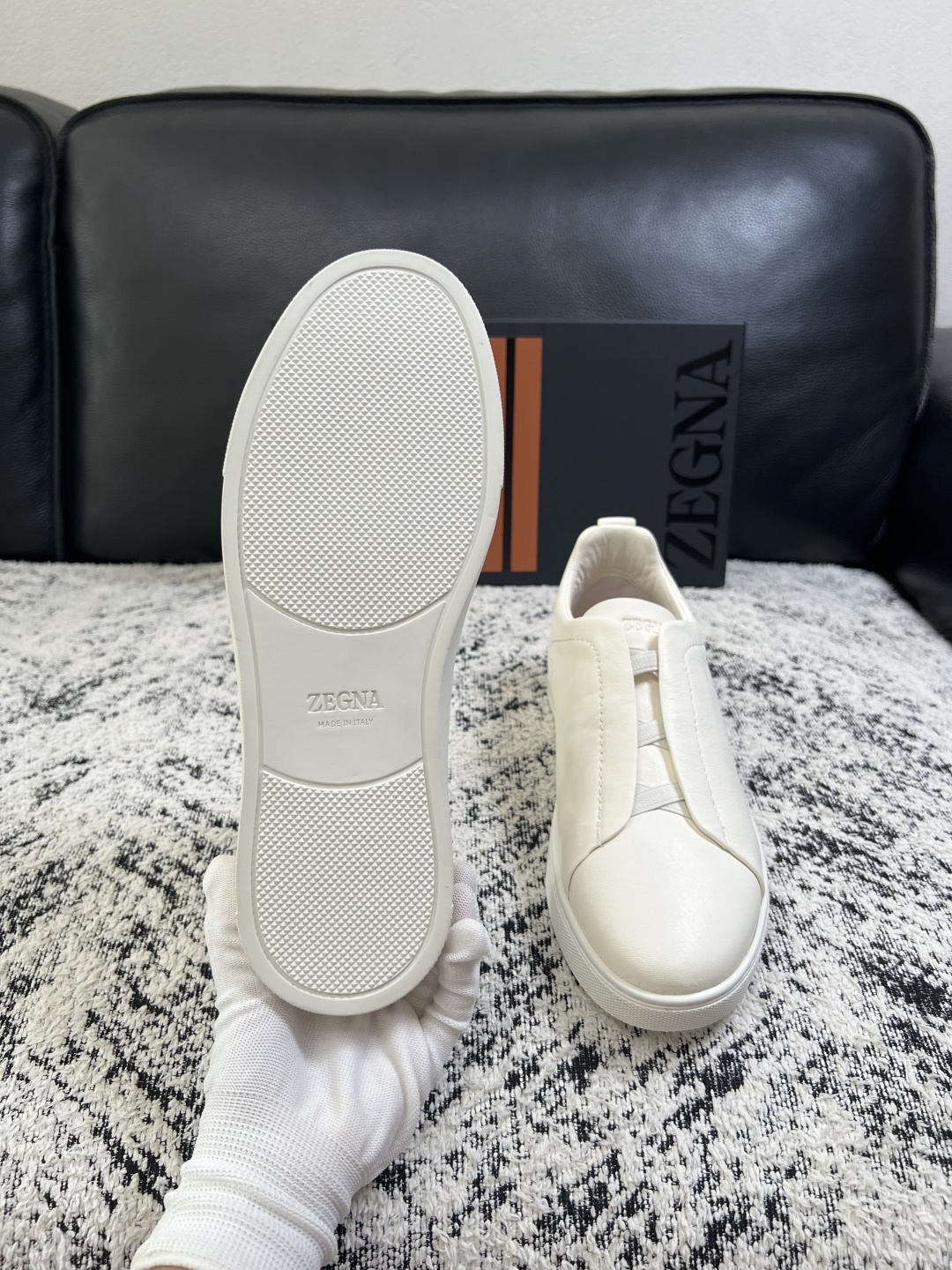 Zegna  高品质  顶级工艺品  杰尼亚  专柜新款原厂配置，意大利进口牛皮面料，进口牛里垫，透气舒适，鞋底：原厂特