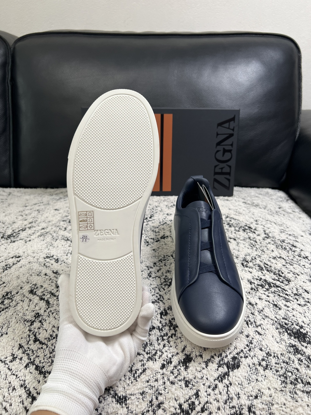 Zegna  高品质  顶级工艺品  杰尼亚  专柜新款原厂配置，意大利进口牛皮面料，进口牛里垫，透气舒适，鞋底：原厂特