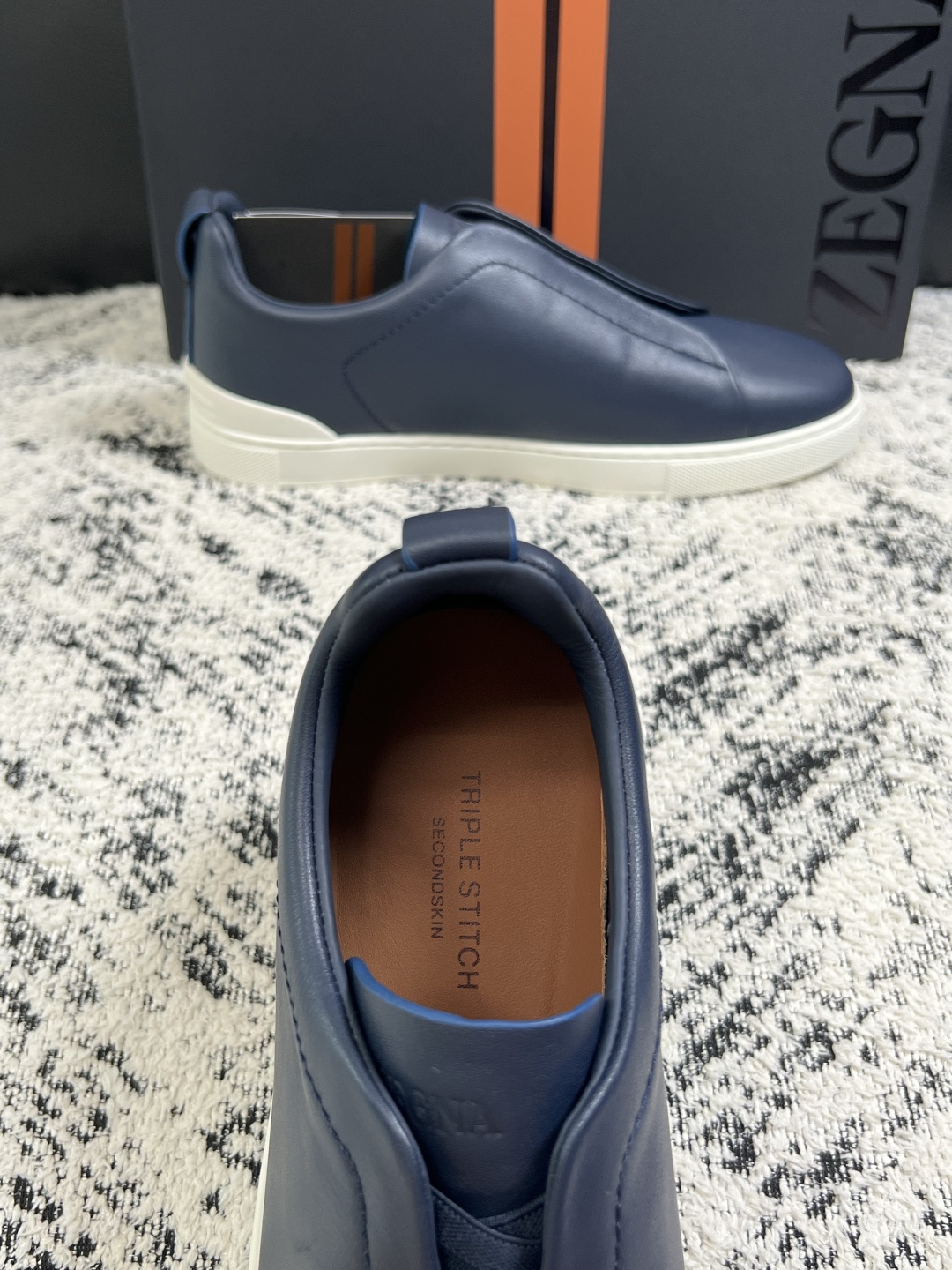 Zegna  高品质  顶级工艺品  杰尼亚  专柜新款原厂配置，意大利进口牛皮面料，进口牛里垫，透气舒适，鞋底：原厂特