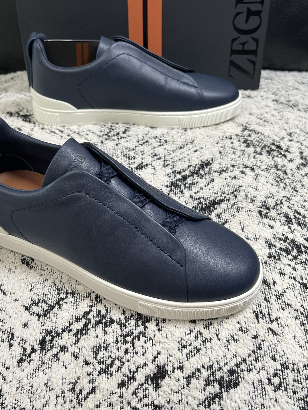 Zegna  高品质  顶级工艺品  杰尼亚  专柜新款原厂配置，意大利进口牛皮面料，进口牛里垫，透气舒适，鞋底：原厂特