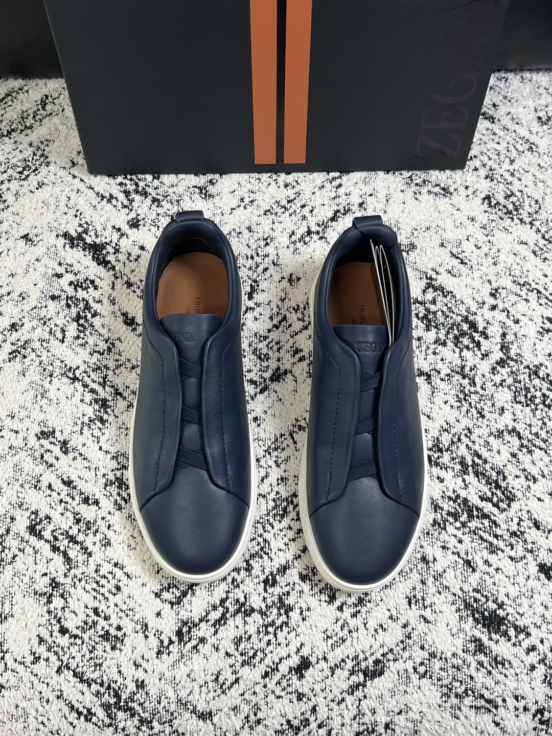 Zegna  高品质  顶级工艺品  杰尼亚  专柜新款原厂配置，意大利进口牛皮面料，进口牛里垫，透气舒适，鞋底：原厂特