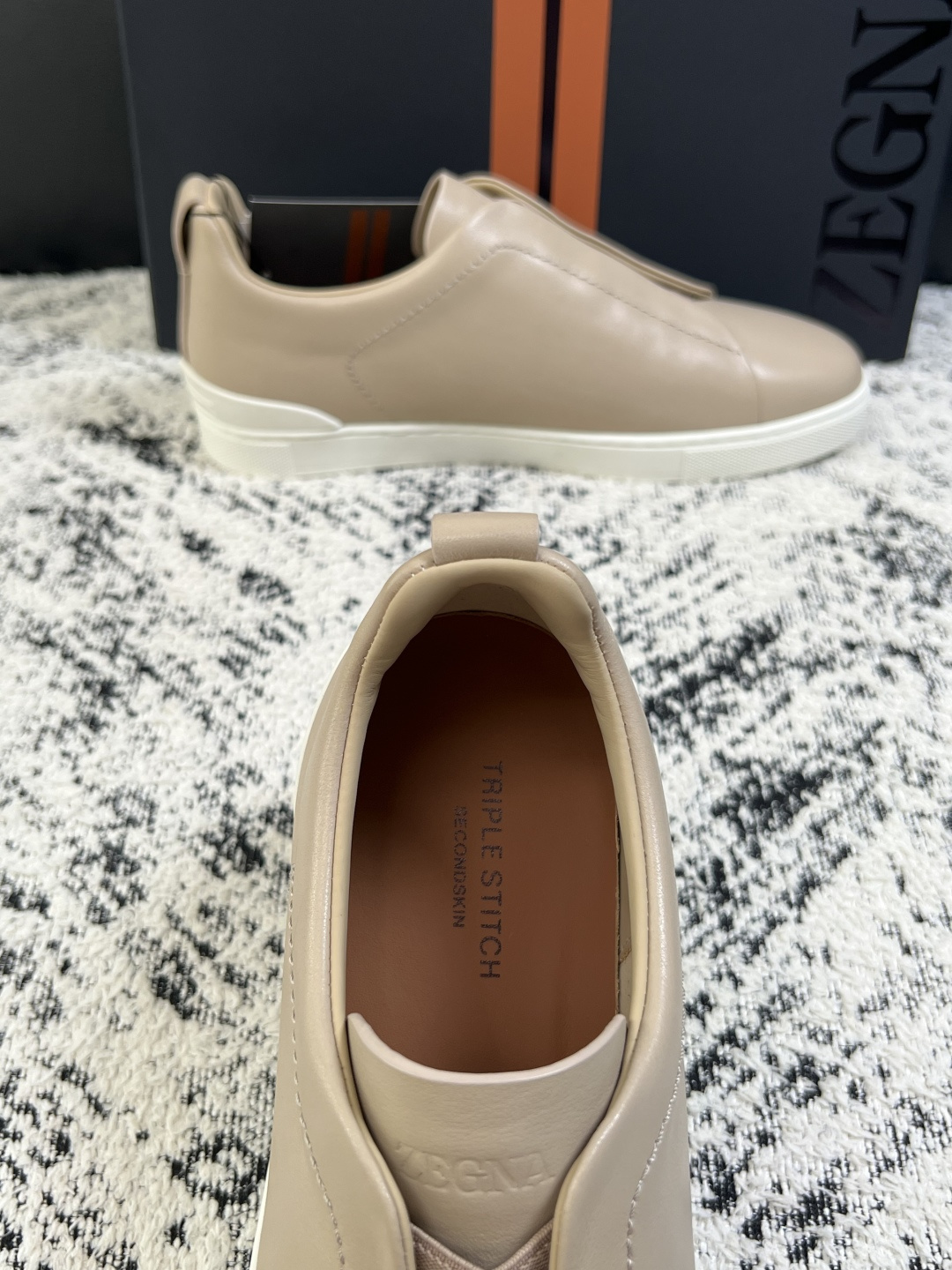 Zegna  高品质  顶级工艺品  杰尼亚  专柜新款原厂配置，意大利进口牛皮面料，进口牛里垫，透气舒适，鞋底：原厂特