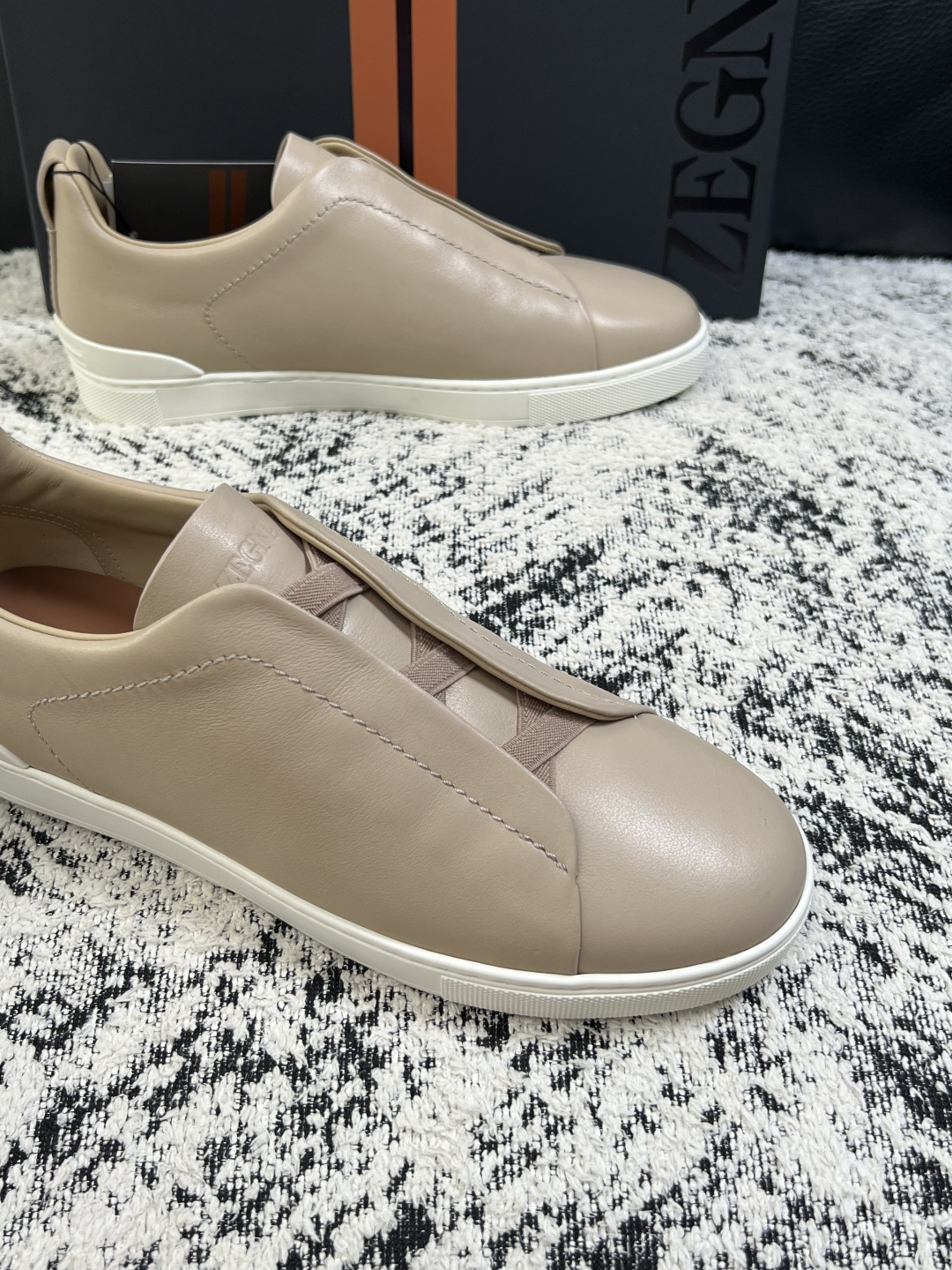 Zegna  高品质  顶级工艺品  杰尼亚  专柜新款原厂配置，意大利进口牛皮面料，进口牛里垫，透气舒适，鞋底：原厂特