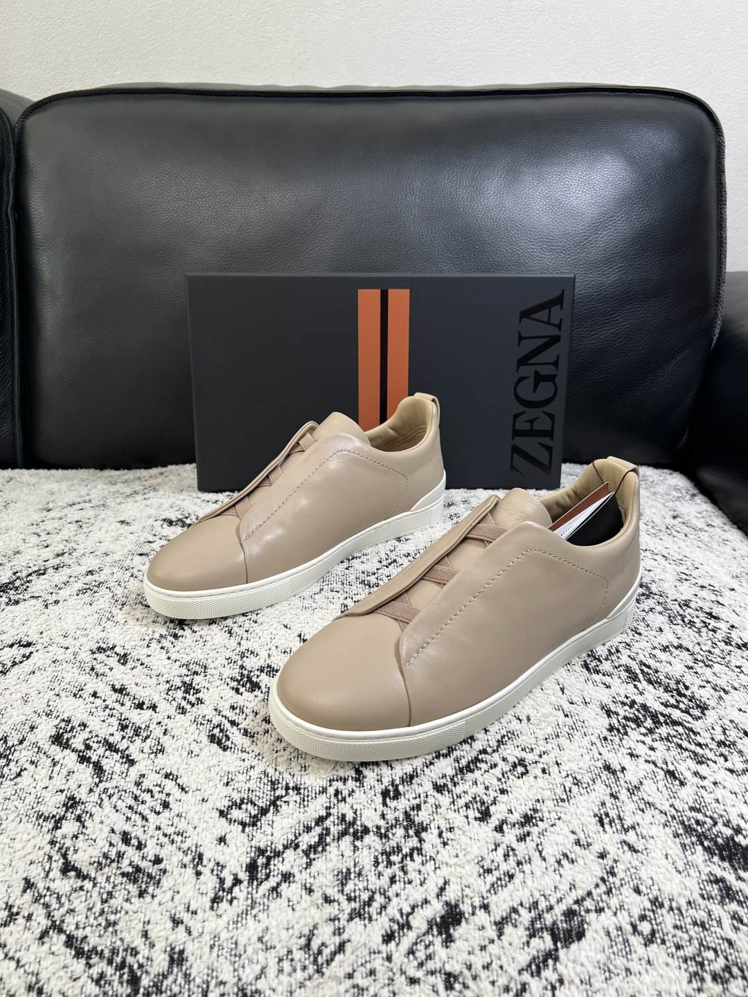 Zegna  高品质  顶级工艺品  杰尼亚  专柜新款原厂配置，意大利进口牛皮面料，进口牛里垫，透气舒适，鞋底：原厂特