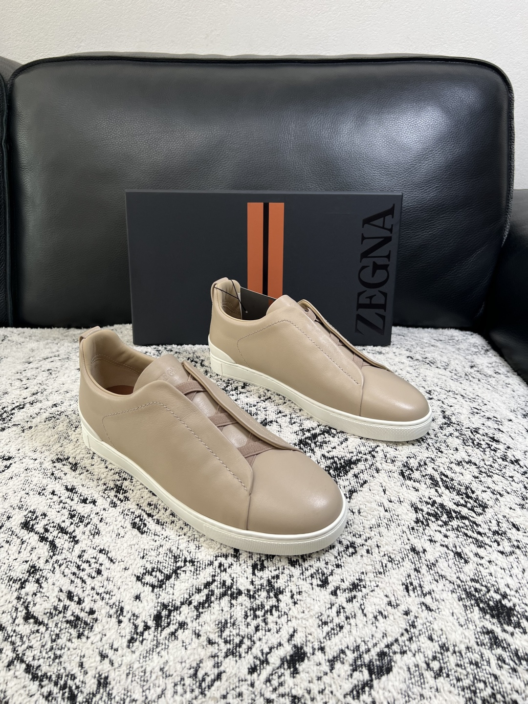 Zegna  高品质  顶级工艺品  杰尼亚  专柜新款原厂配置，意大利进口牛皮面料，进口牛里垫，透气舒适，鞋底：原厂特