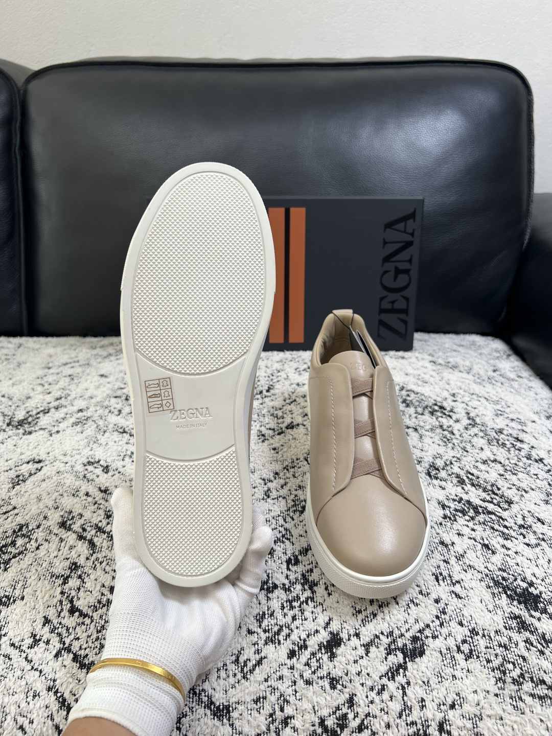 Zegna  高品质  顶级工艺品  杰尼亚  专柜新款原厂配置，意大利进口牛皮面料，进口牛里垫，透气舒适，鞋底：原厂特