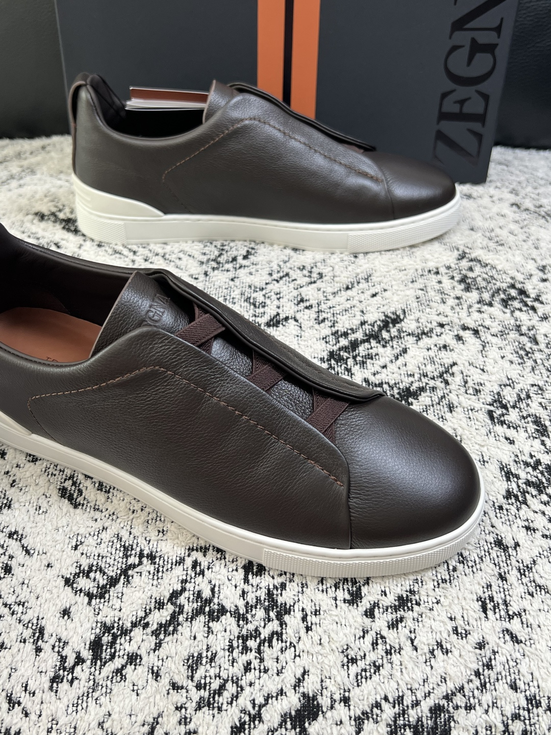 Zegna  高品质  顶级工艺品  杰尼亚  专柜新款原厂配置，意大利进口牛皮面料，进口牛里垫，透气舒适，鞋底：原厂特