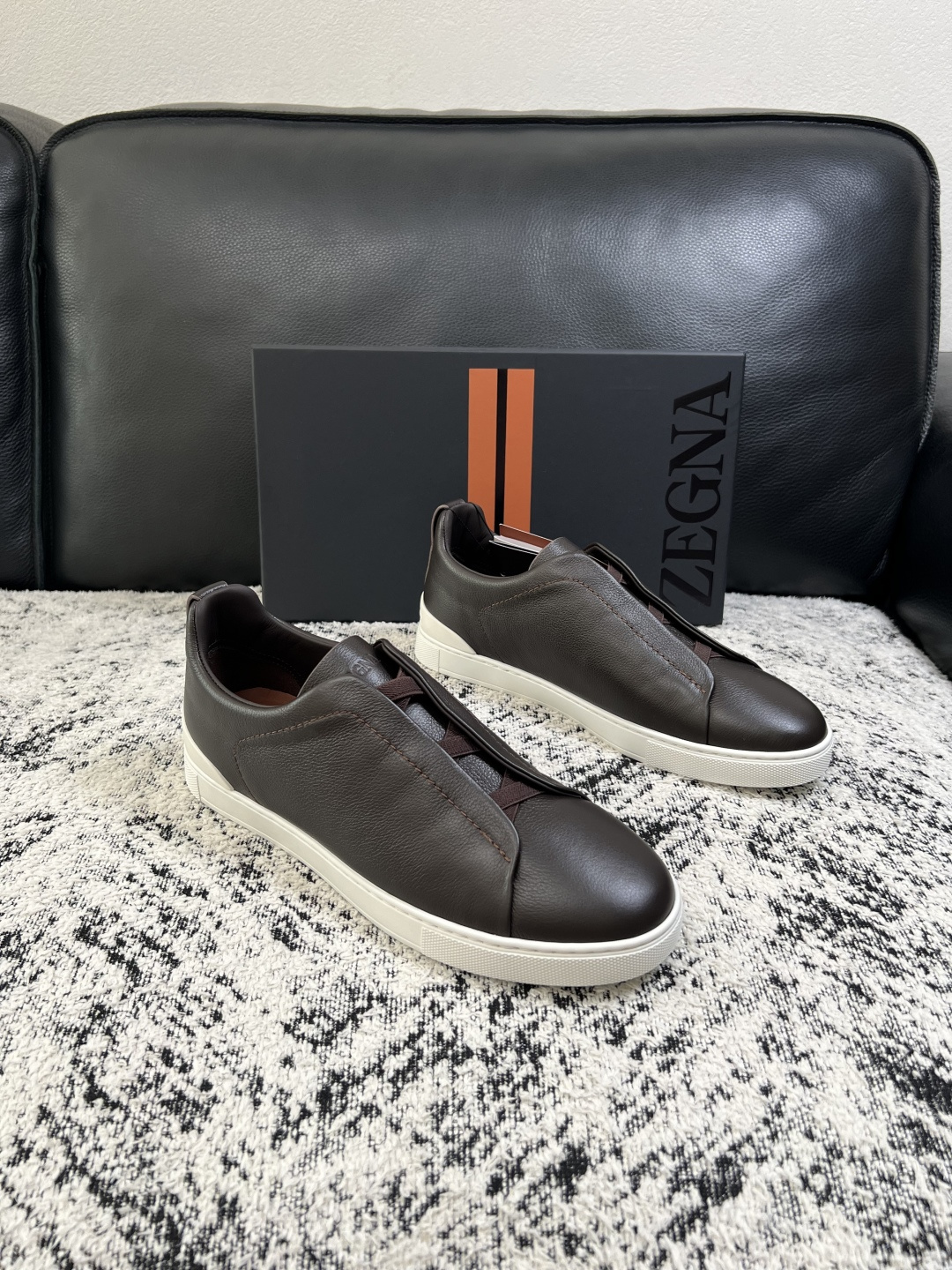 Zegna  高品质  顶级工艺品  杰尼亚  专柜新款原厂配置，意大利进口牛皮面料，进口牛里垫，透气舒适，鞋底：原厂特