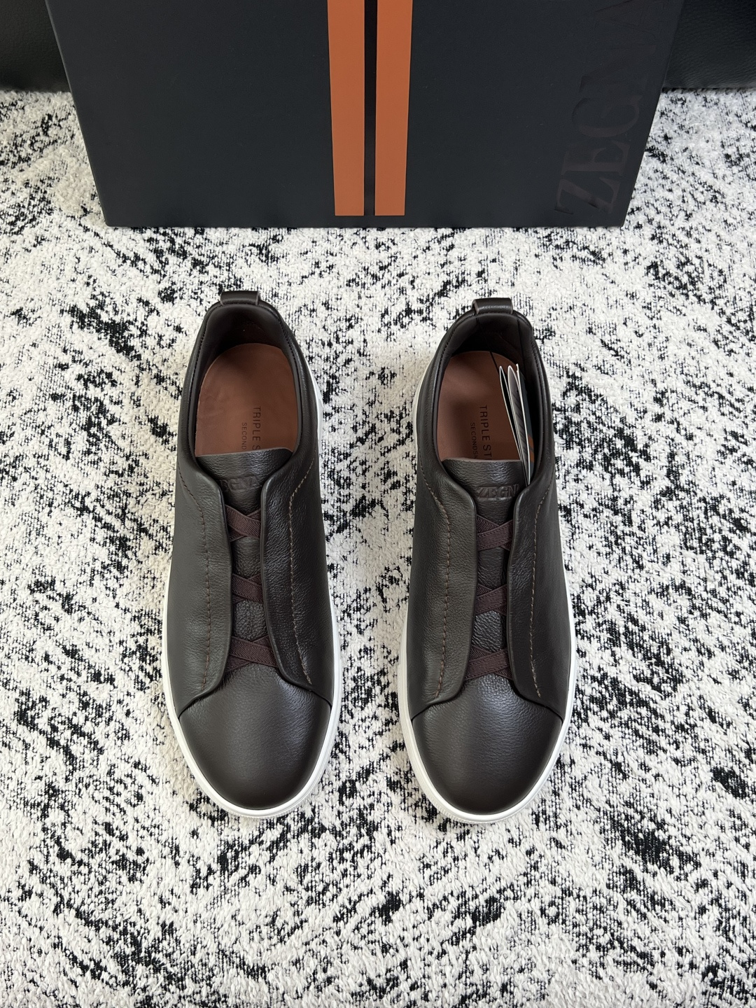 Zegna  高品质  顶级工艺品  杰尼亚  专柜新款原厂配置，意大利进口牛皮面料，进口牛里垫，透气舒适，鞋底：原厂特