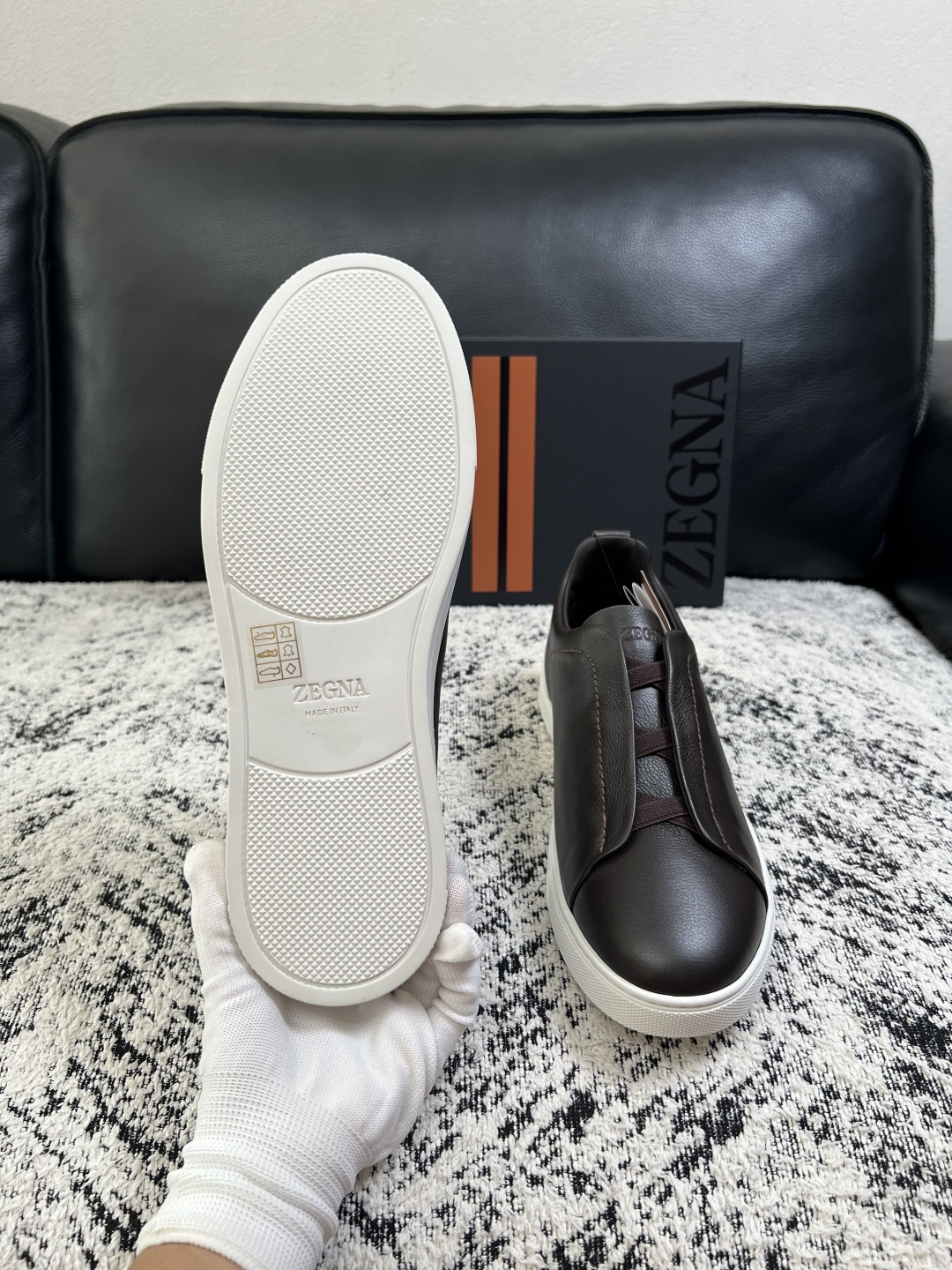 Zegna  高品质  顶级工艺品  杰尼亚  专柜新款原厂配置，意大利进口牛皮面料，进口牛里垫，透气舒适，鞋底：原厂特