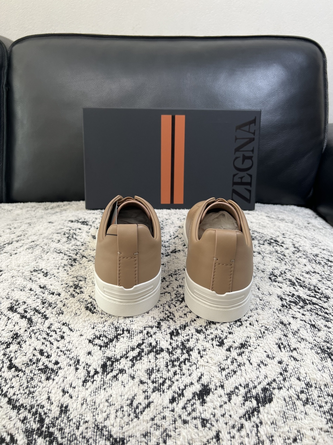 Zegna  高品质  顶级工艺品  杰尼亚  专柜新款原厂配置，意大利进口牛皮面料，进口牛里垫，透气舒适，鞋底：原厂特