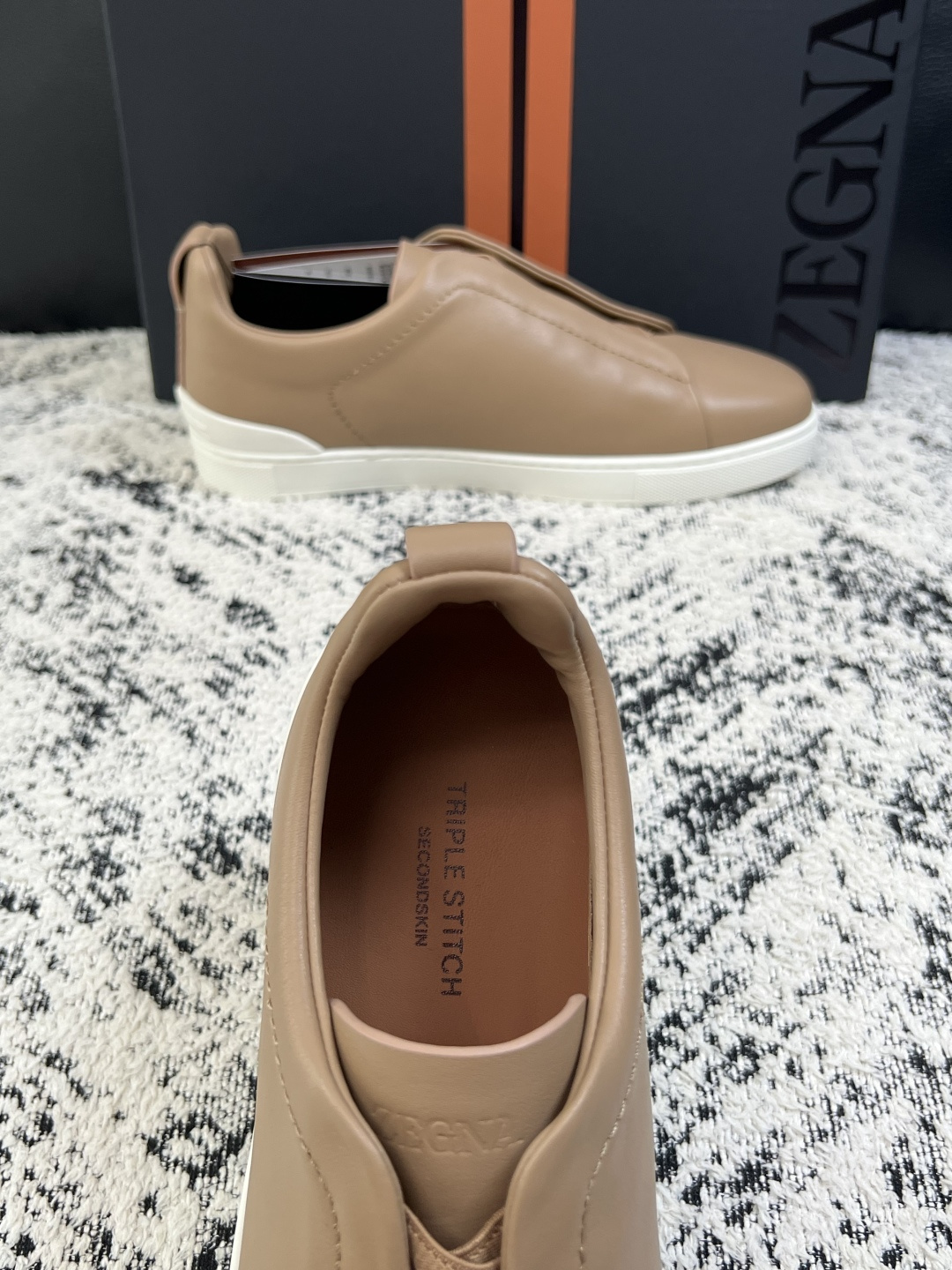 Zegna  高品质  顶级工艺品  杰尼亚  专柜新款原厂配置，意大利进口牛皮面料，进口牛里垫，透气舒适，鞋底：原厂特