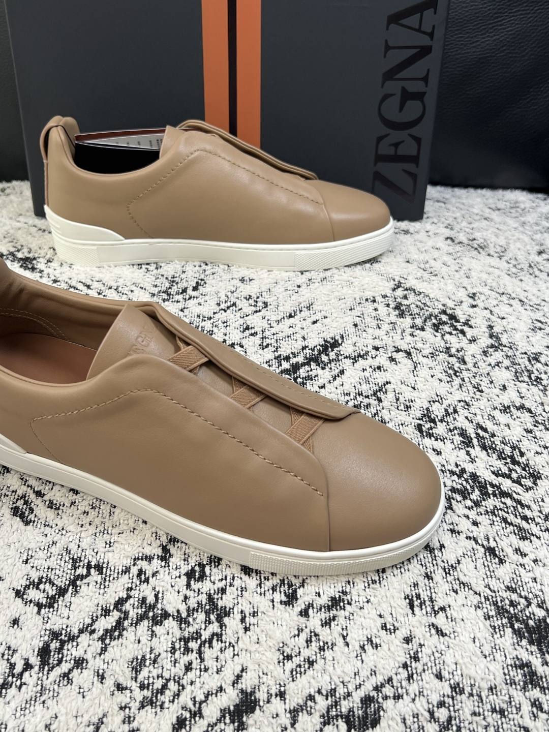 Zegna  高品质  顶级工艺品  杰尼亚  专柜新款原厂配置，意大利进口牛皮面料，进口牛里垫，透气舒适，鞋底：原厂特