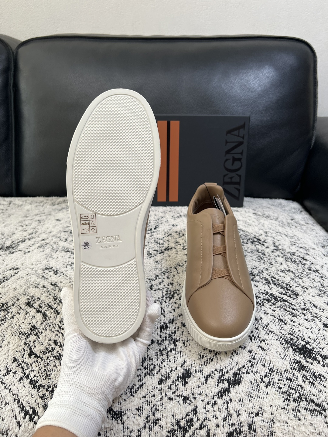 Zegna  高品质  顶级工艺品  杰尼亚  专柜新款原厂配置，意大利进口牛皮面料，进口牛里垫，透气舒适，鞋底：原厂特