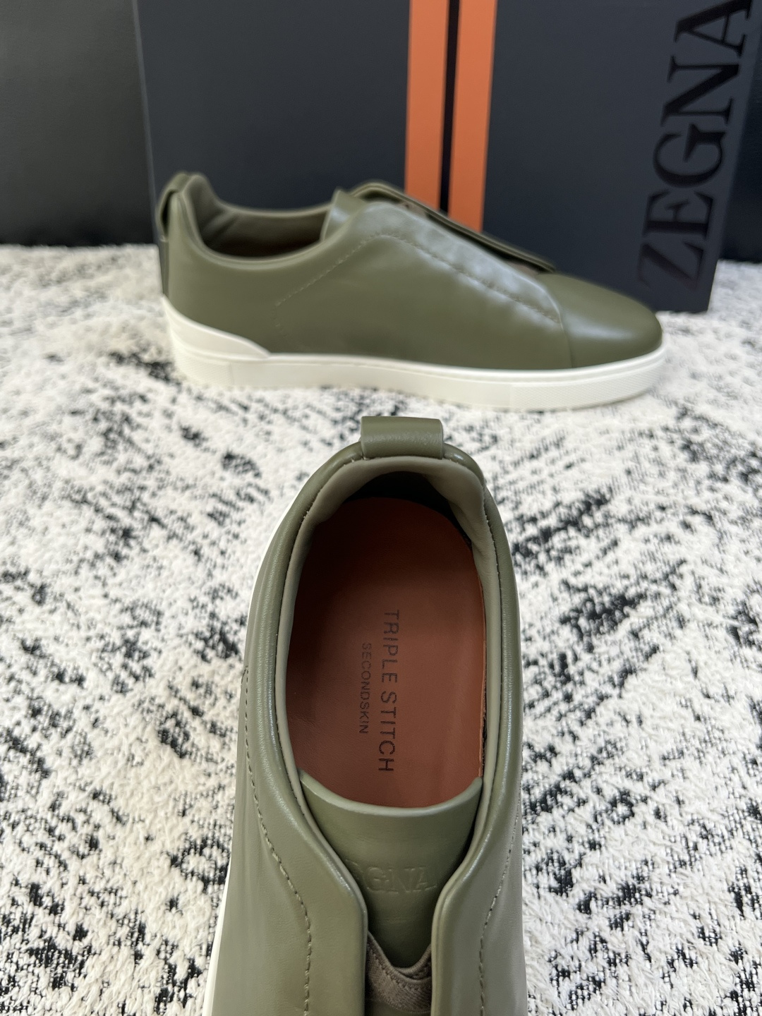 Zegna  高品质  顶级工艺品  杰尼亚  专柜新款原厂配置，意大利进口牛皮面料，进口牛里垫，透气舒适，鞋底：原厂特