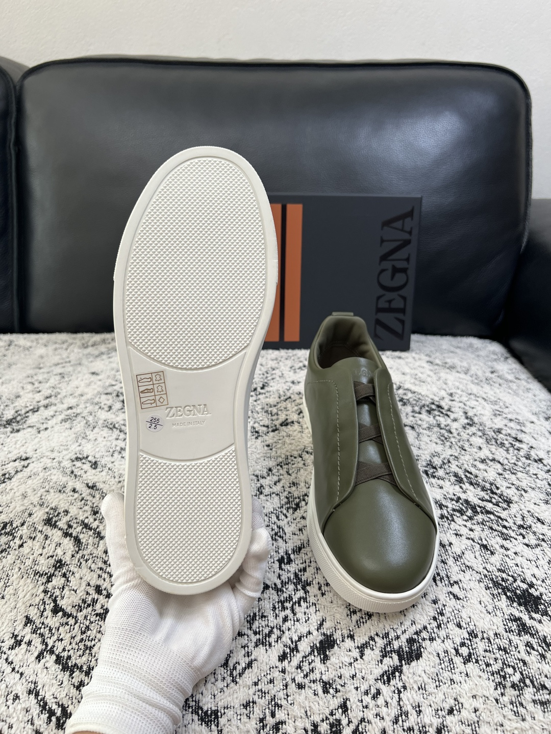 Zegna  高品质  顶级工艺品  杰尼亚  专柜新款原厂配置，意大利进口牛皮面料，进口牛里垫，透气舒适，鞋底：原厂特