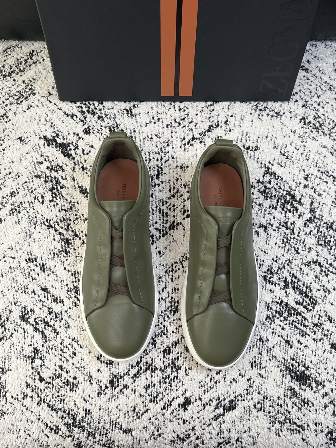 Zegna  高品质  顶级工艺品  杰尼亚  专柜新款原厂配置，意大利进口牛皮面料，进口牛里垫，透气舒适，鞋底：原厂特