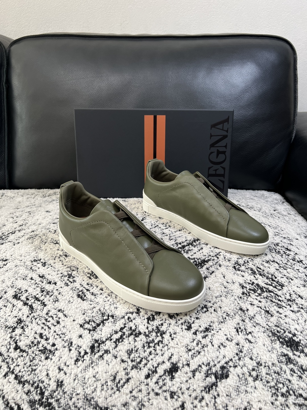 Zegna  高品质  顶级工艺品  杰尼亚  专柜新款原厂配置，意大利进口牛皮面料，进口牛里垫，透气舒适，鞋底：原厂特