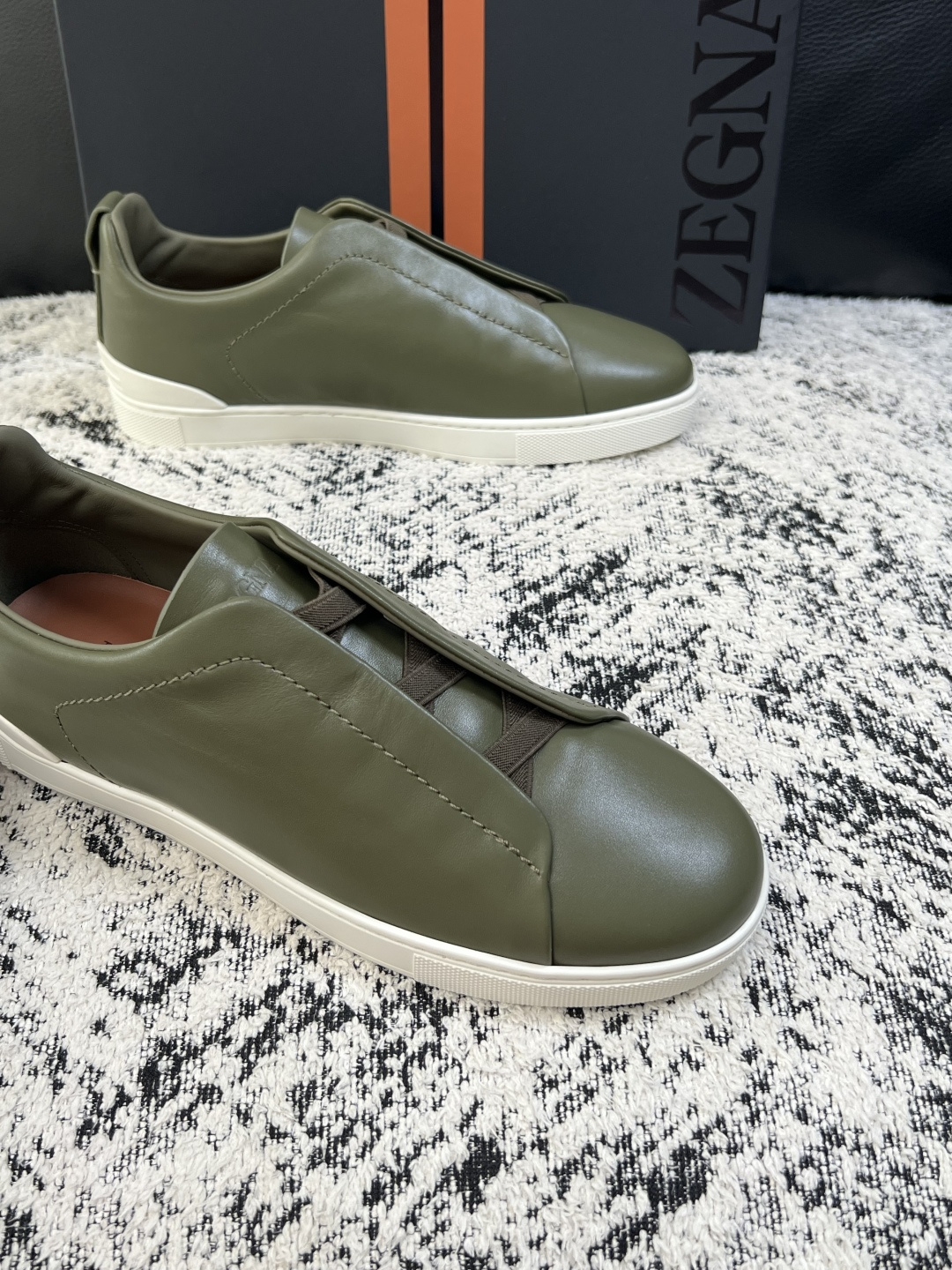 Zegna  高品质  顶级工艺品  杰尼亚  专柜新款原厂配置，意大利进口牛皮面料，进口牛里垫，透气舒适，鞋底：原厂特