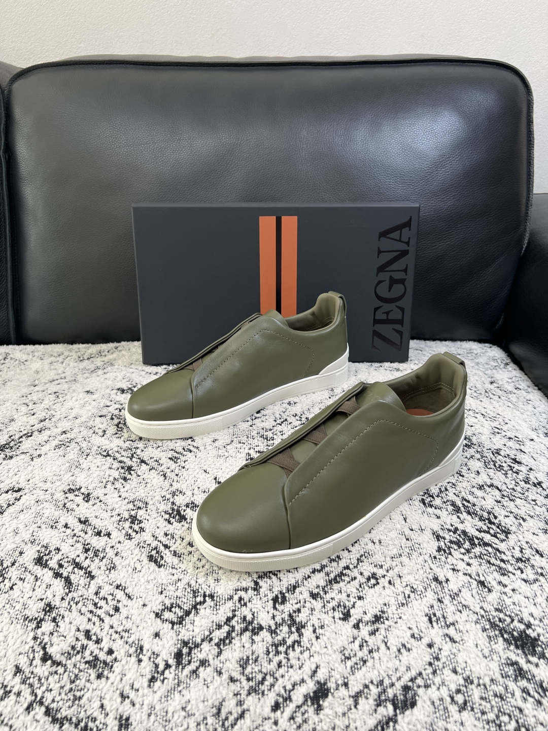 Zegna  高品质  顶级工艺品  杰尼亚  专柜新款原厂配置，意大利进口牛皮面料，进口牛里垫，透气舒适，鞋底：原厂特