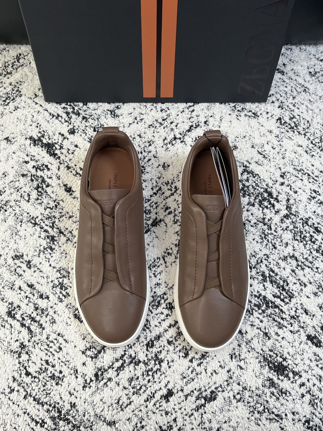 Zegna  高品质  顶级工艺品  杰尼亚  专柜新款原厂配置，意大利进口牛皮面料，进口牛里垫，透气舒适，鞋底：原厂特