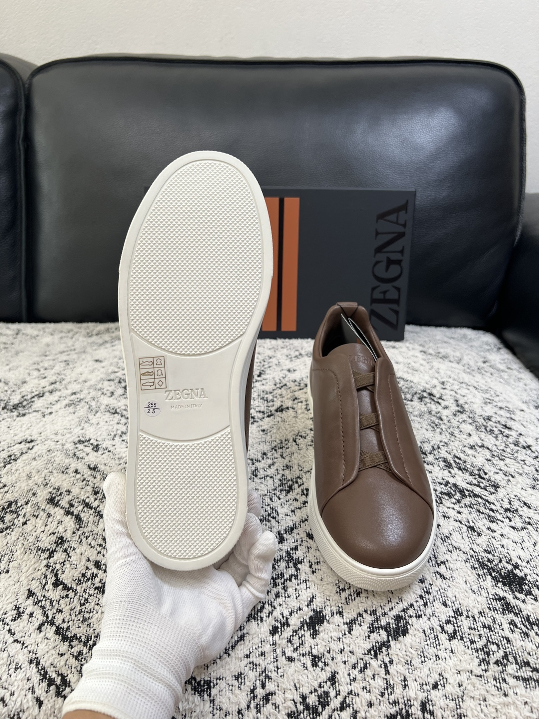 Zegna  高品质  顶级工艺品  杰尼亚  专柜新款原厂配置，意大利进口牛皮面料，进口牛里垫，透气舒适，鞋底：原厂特