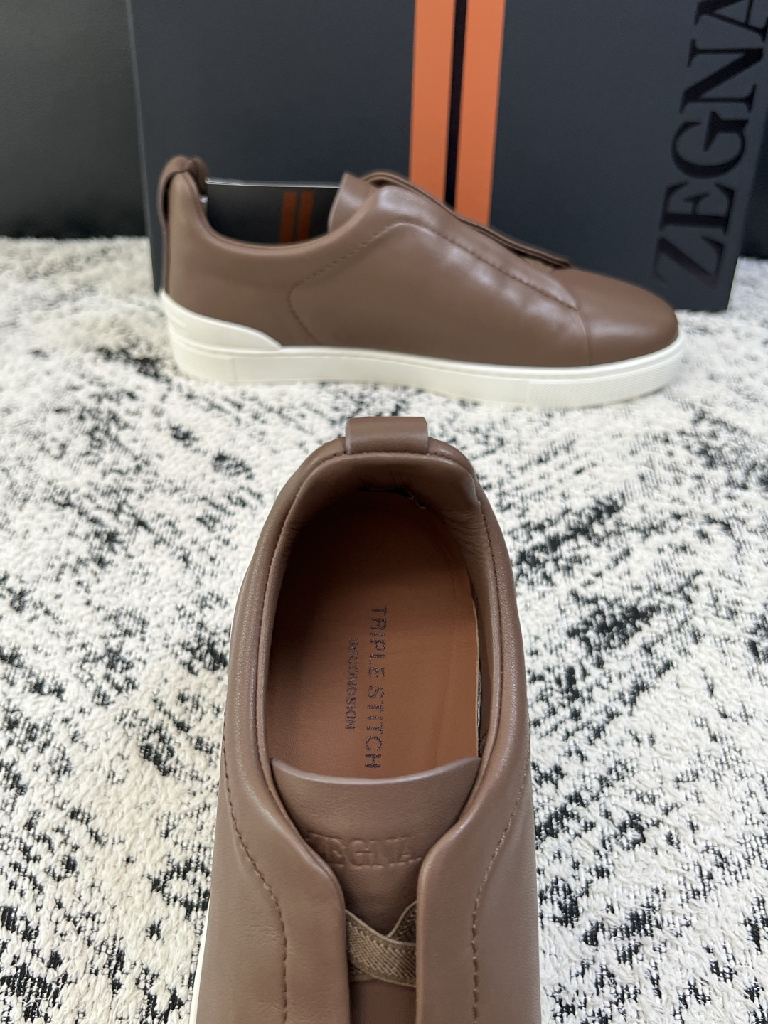 Zegna  高品质  顶级工艺品  杰尼亚  专柜新款原厂配置，意大利进口牛皮面料，进口牛里垫，透气舒适，鞋底：原厂特