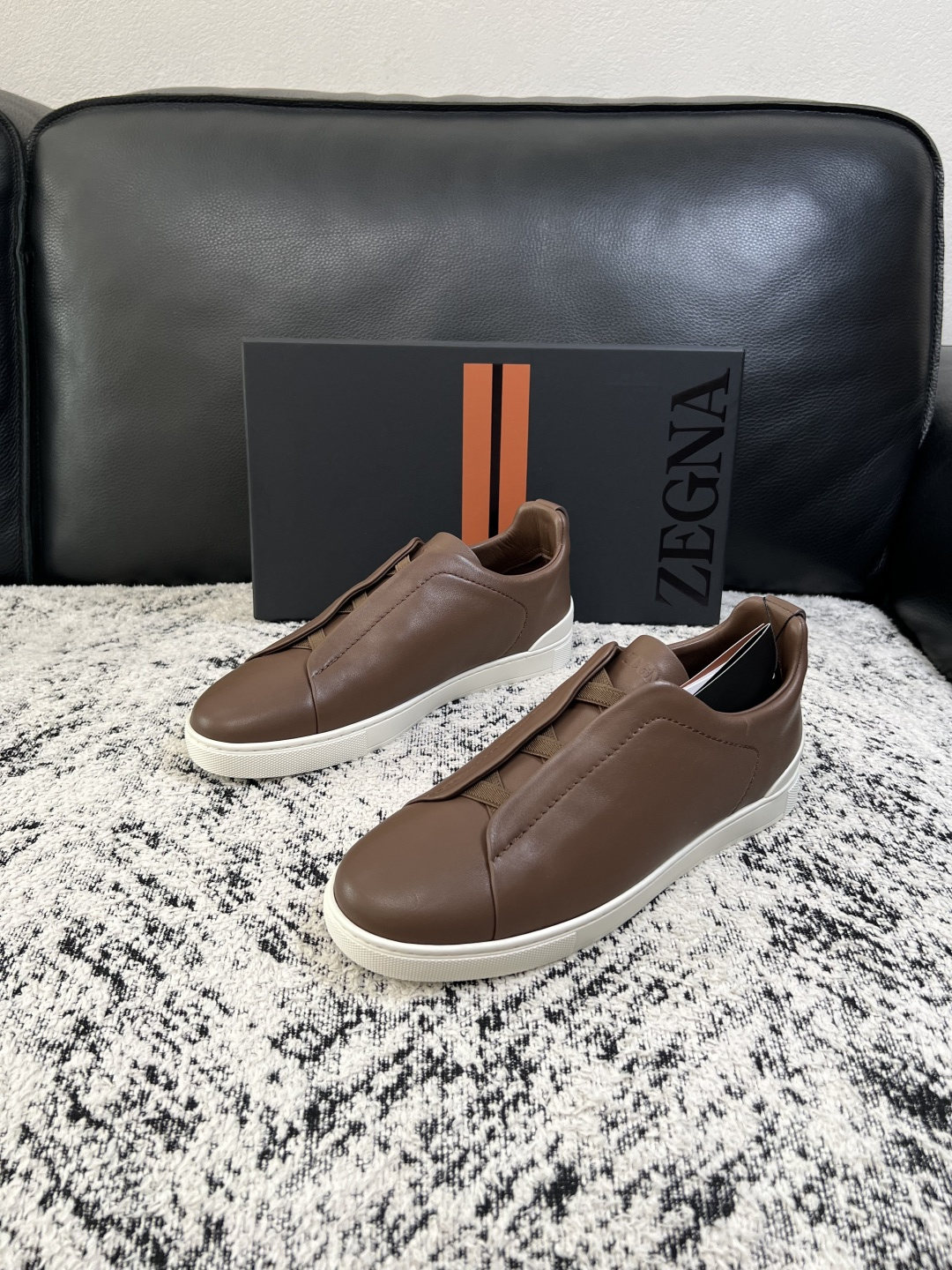 Zegna  高品质  顶级工艺品  杰尼亚  专柜新款原厂配置，意大利进口牛皮面料，进口牛里垫，透气舒适，鞋底：原厂特