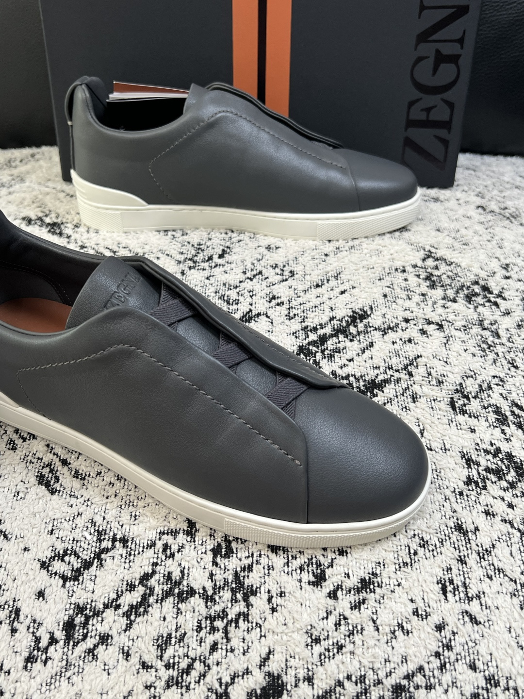Zegna  高品质  顶级工艺品  杰尼亚  专柜新款原厂配置，意大利进口牛皮面料，进口牛里垫，透气舒适，鞋底：原厂特