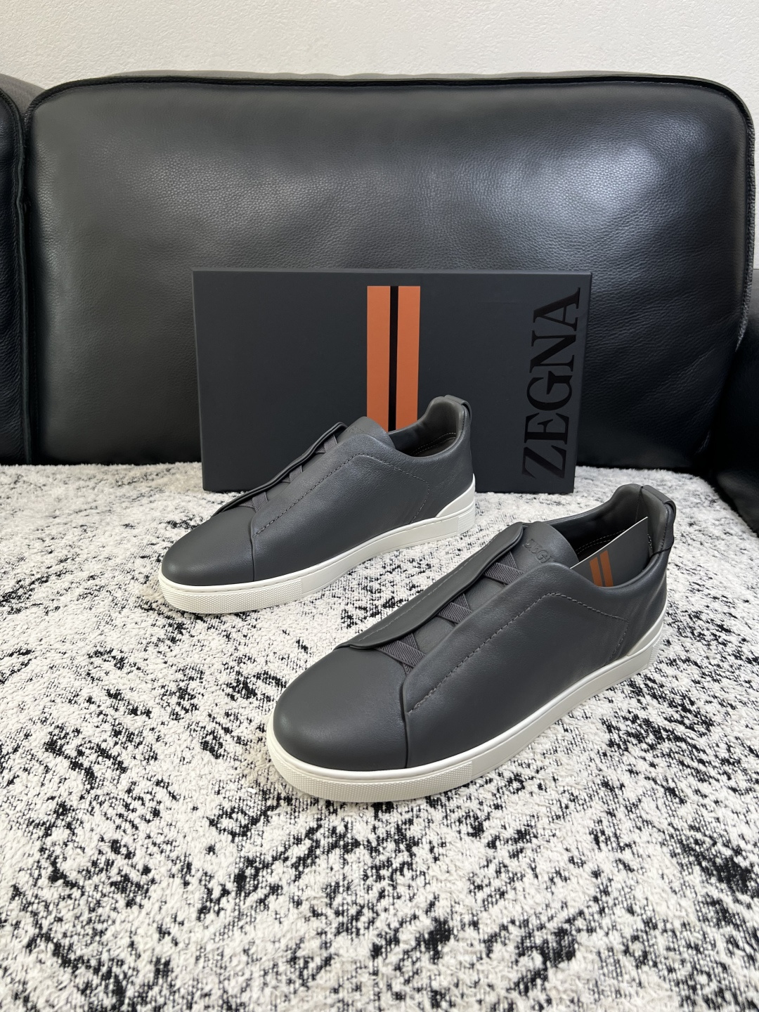 Zegna  高品质  顶级工艺品  杰尼亚  专柜新款原厂配置，意大利进口牛皮面料，进口牛里垫，透气舒适，鞋底：原厂特