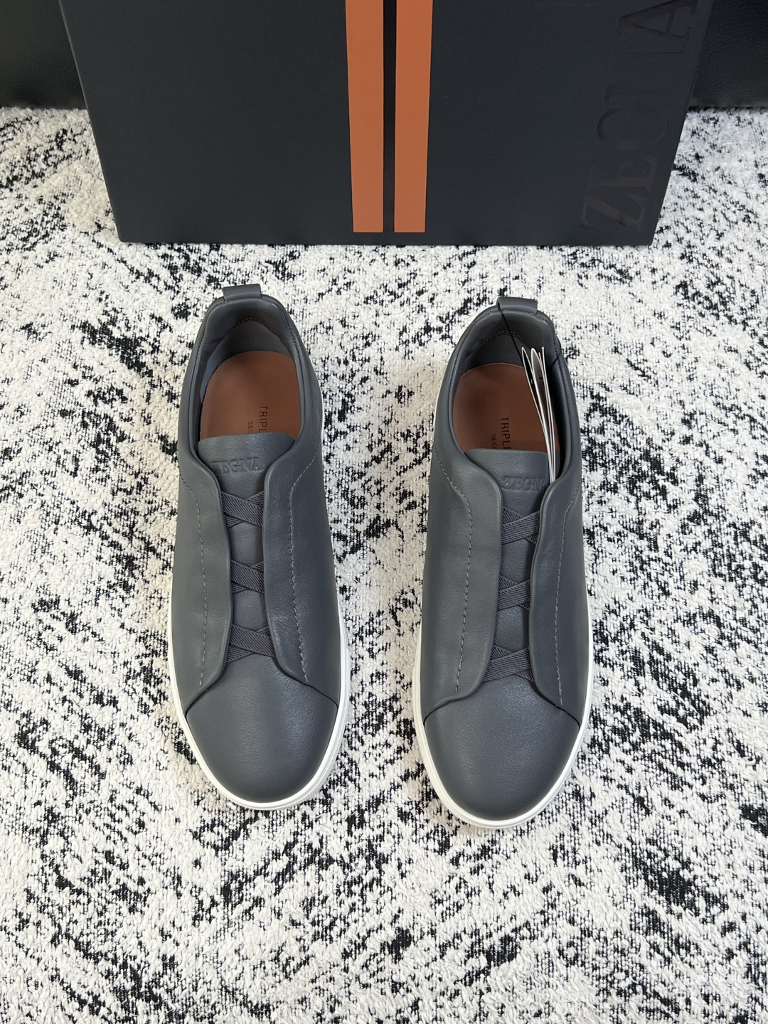 Zegna  高品质  顶级工艺品  杰尼亚  专柜新款原厂配置，意大利进口牛皮面料，进口牛里垫，透气舒适，鞋底：原厂特