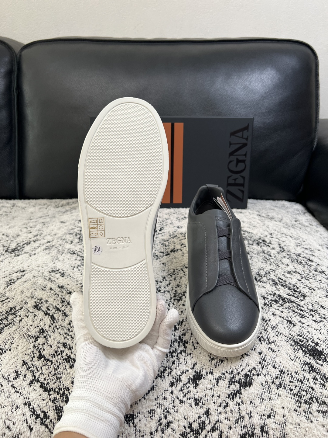 Zegna  高品质  顶级工艺品  杰尼亚  专柜新款原厂配置，意大利进口牛皮面料，进口牛里垫，透气舒适，鞋底：原厂特