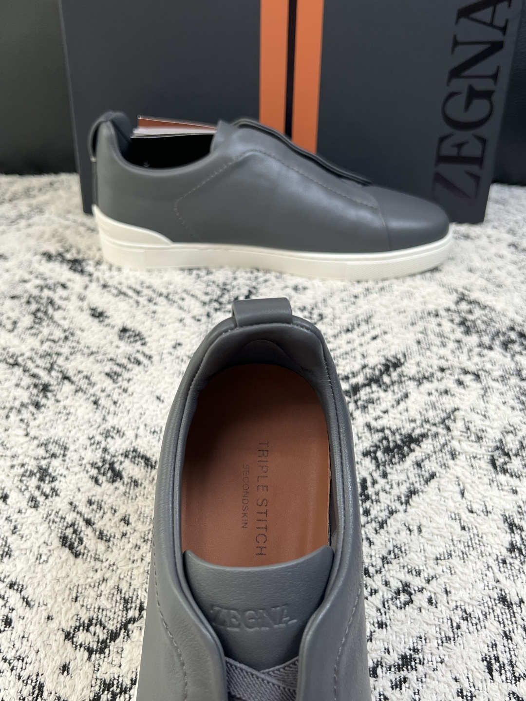Zegna  高品质  顶级工艺品  杰尼亚  专柜新款原厂配置，意大利进口牛皮面料，进口牛里垫，透气舒适，鞋底：原厂特