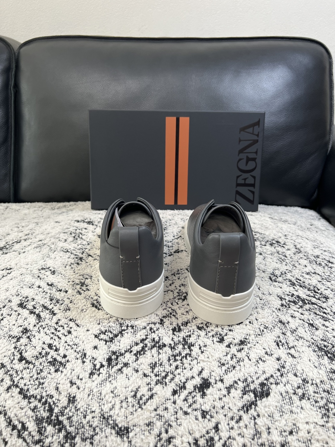 Zegna  高品质  顶级工艺品  杰尼亚  专柜新款原厂配置，意大利进口牛皮面料，进口牛里垫，透气舒适，鞋底：原厂特