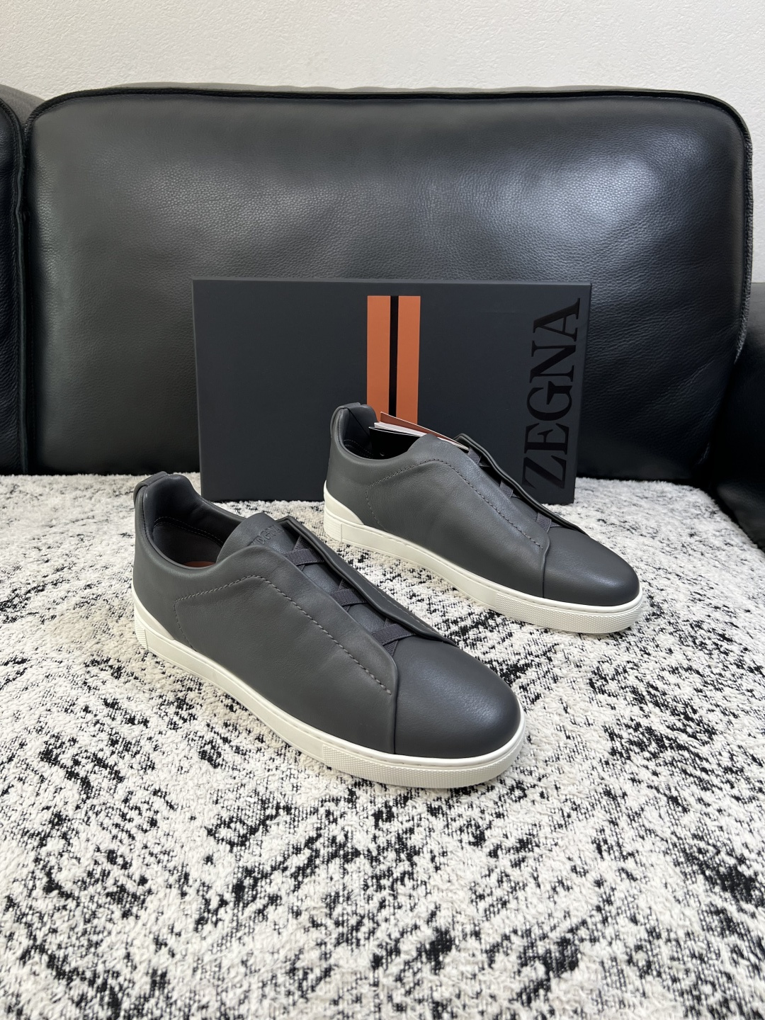 Zegna  高品质  顶级工艺品  杰尼亚  专柜新款原厂配置，意大利进口牛皮面料，进口牛里垫，透气舒适，鞋底：原厂特