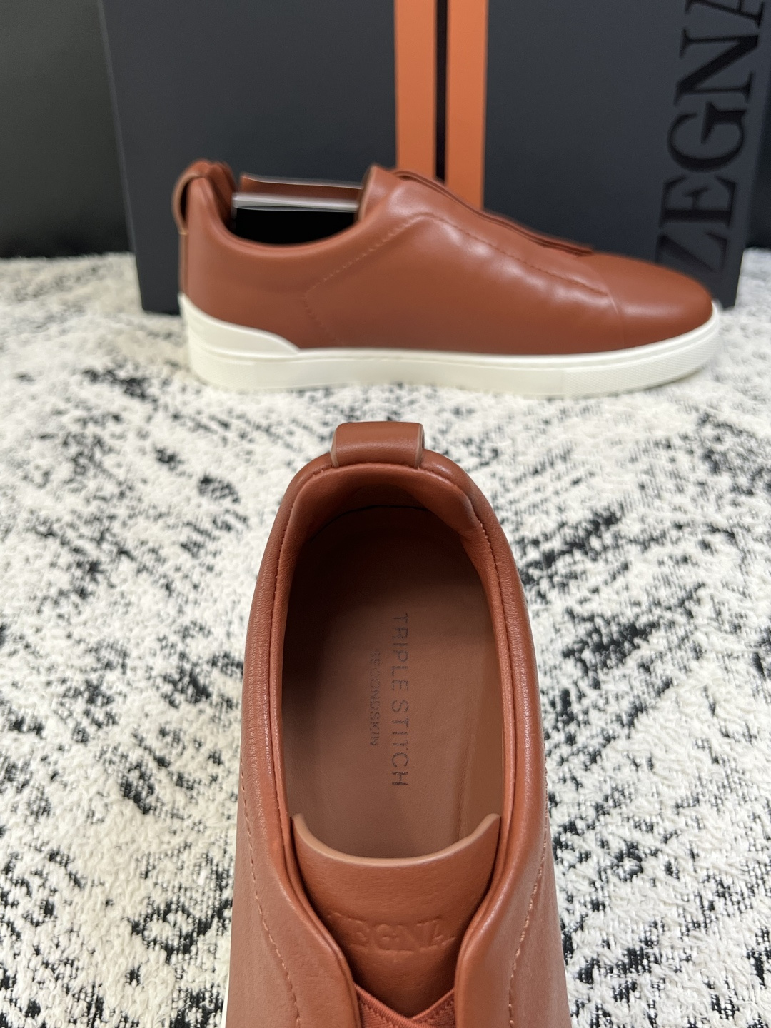 Zegna  高品质  顶级工艺品  杰尼亚  专柜新款原厂配置，意大利进口牛皮面料，进口牛里垫，透气舒适，鞋底：原厂特