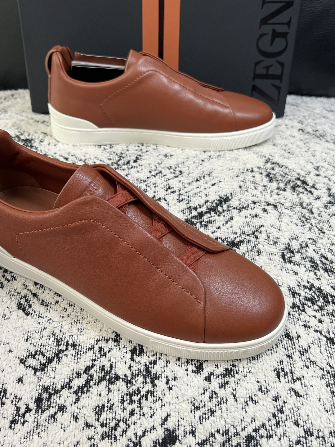 Zegna  高品质  顶级工艺品  杰尼亚  专柜新款原厂配置，意大利进口牛皮面料，进口牛里垫，透气舒适，鞋底：原厂特