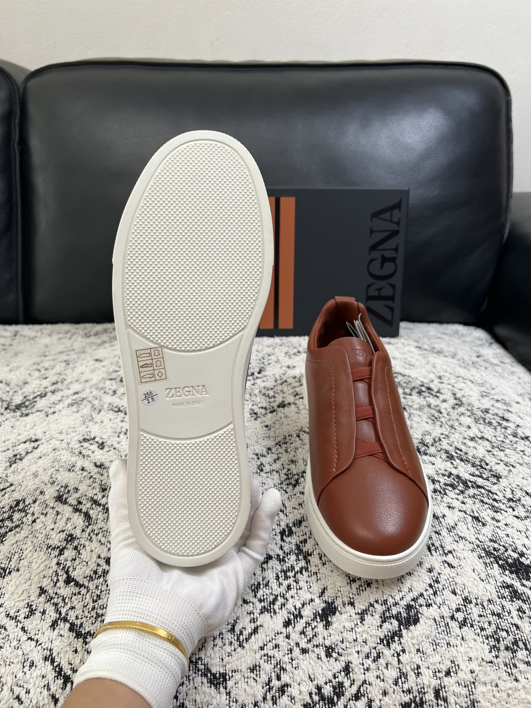 Zegna  高品质  顶级工艺品  杰尼亚  专柜新款原厂配置，意大利进口牛皮面料，进口牛里垫，透气舒适，鞋底：原厂特