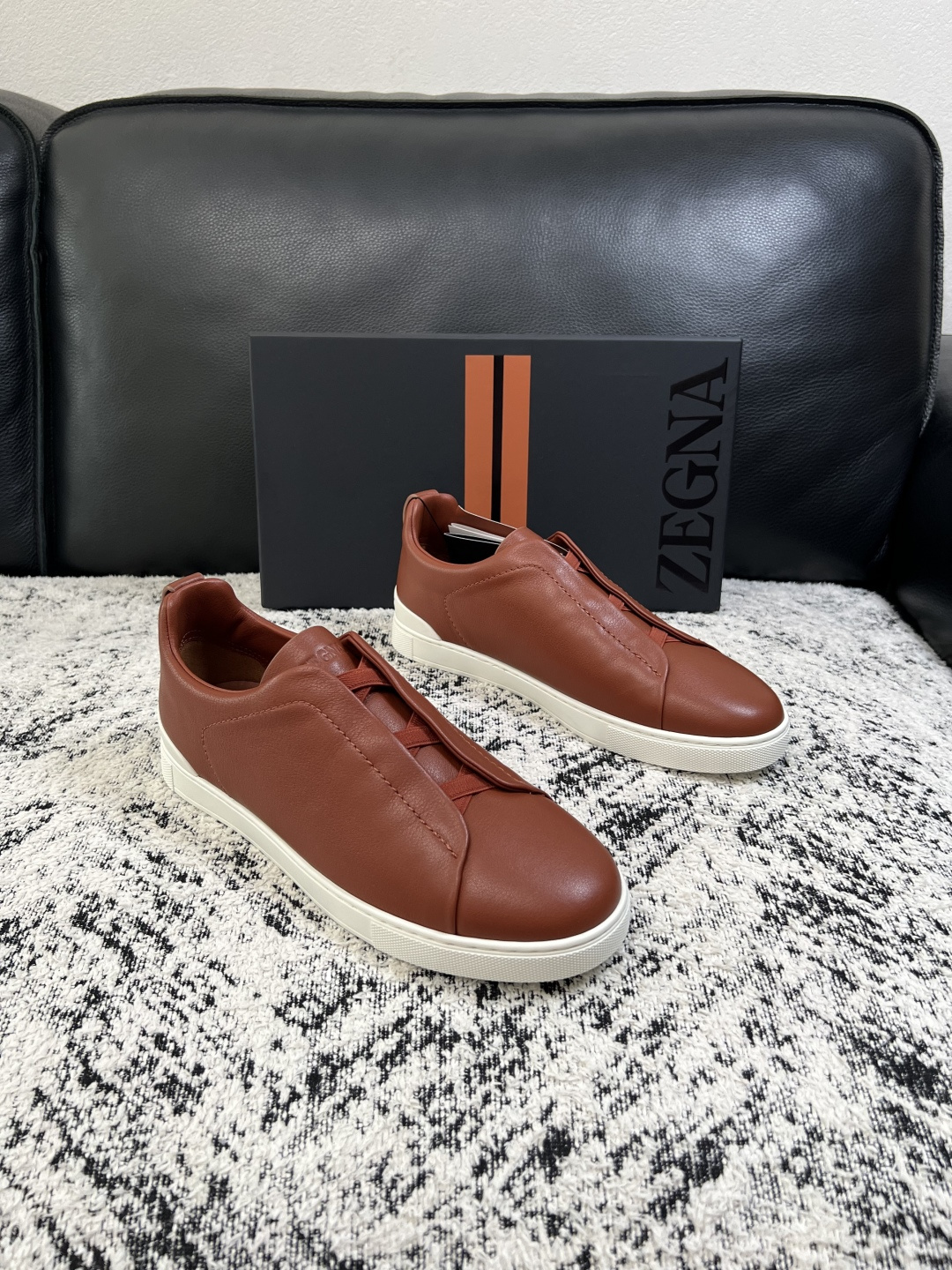 Zegna  高品质  顶级工艺品  杰尼亚  专柜新款原厂配置，意大利进口牛皮面料，进口牛里垫，透气舒适，鞋底：原厂特