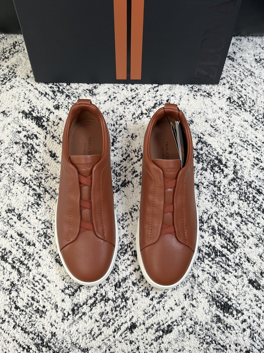 Zegna  高品质  顶级工艺品  杰尼亚  专柜新款原厂配置，意大利进口牛皮面料，进口牛里垫，透气舒适，鞋底：原厂特