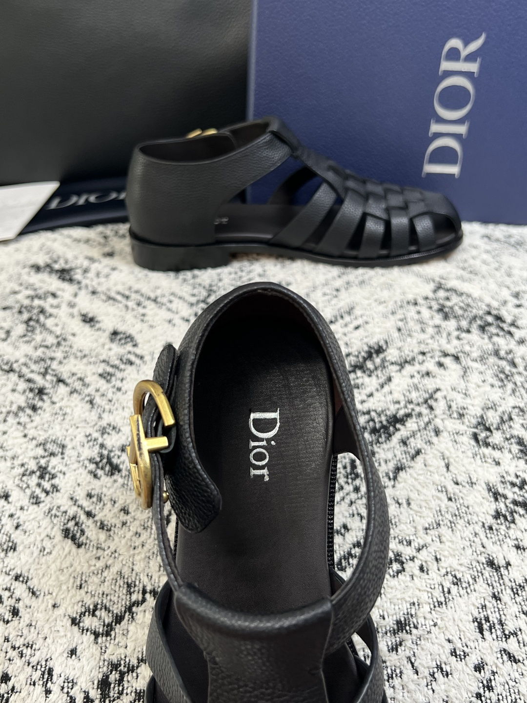 Dior  高品质  顶级工艺品  迪奥  皮鞋系列专柜同步原厂配置，意大利进口牛皮，全进口水染牛皮里垫，鞋底：原厂特供