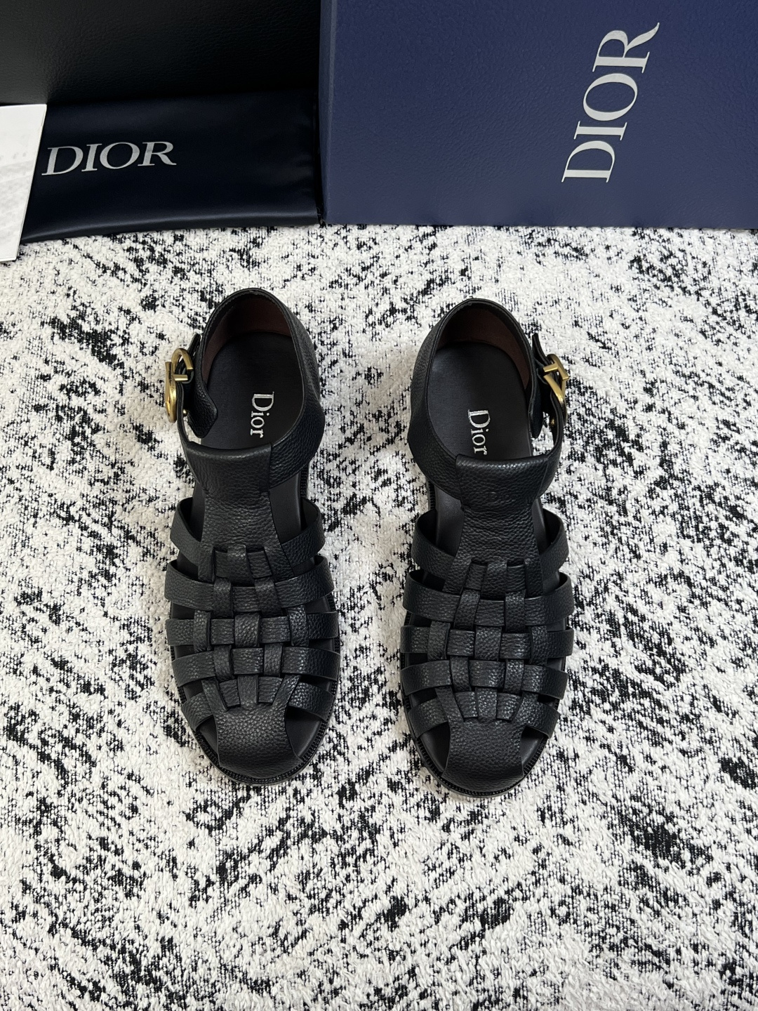Dior  高品质  顶级工艺品  迪奥  皮鞋系列专柜同步原厂配置，意大利进口牛皮，全进口水染牛皮里垫，鞋底：原厂特供