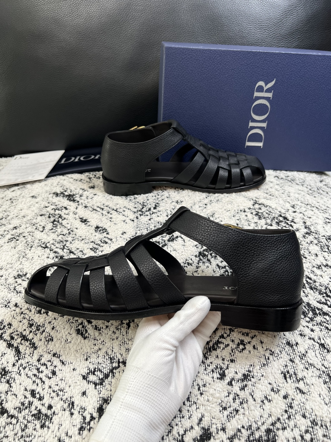 Dior  高品质  顶级工艺品  迪奥  皮鞋系列专柜同步原厂配置，意大利进口牛皮，全进口水染牛皮里垫，鞋底：原厂特供