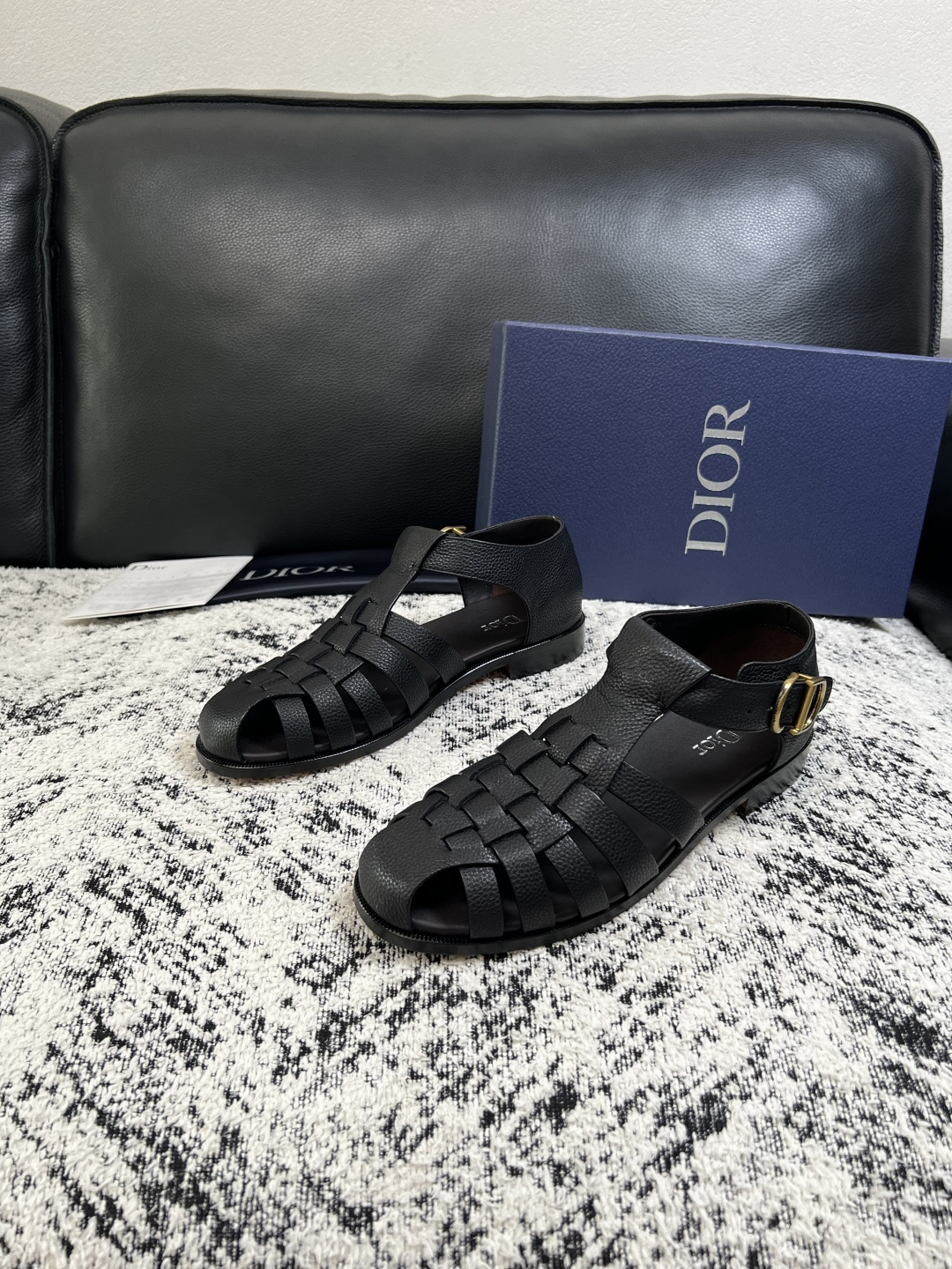 Dior  高品质  顶级工艺品  迪奥  皮鞋系列专柜同步原厂配置，意大利进口牛皮，全进口水染牛皮里垫，鞋底：原厂特供