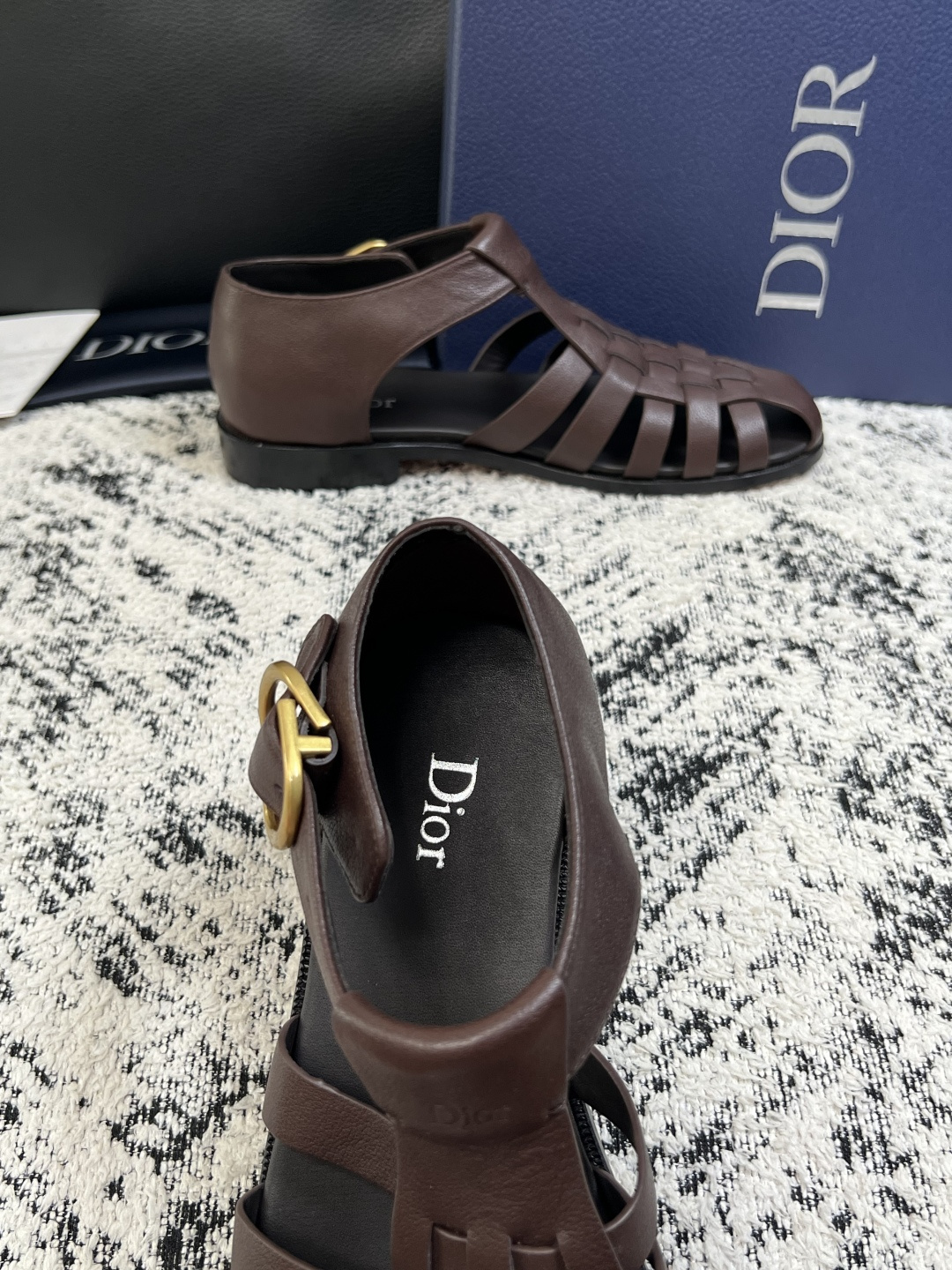 Dior  高品质  顶级工艺品  迪奥  皮鞋系列专柜同步原厂配置，意大利进口牛皮，全进口水染牛皮里垫，鞋底：原厂特供
