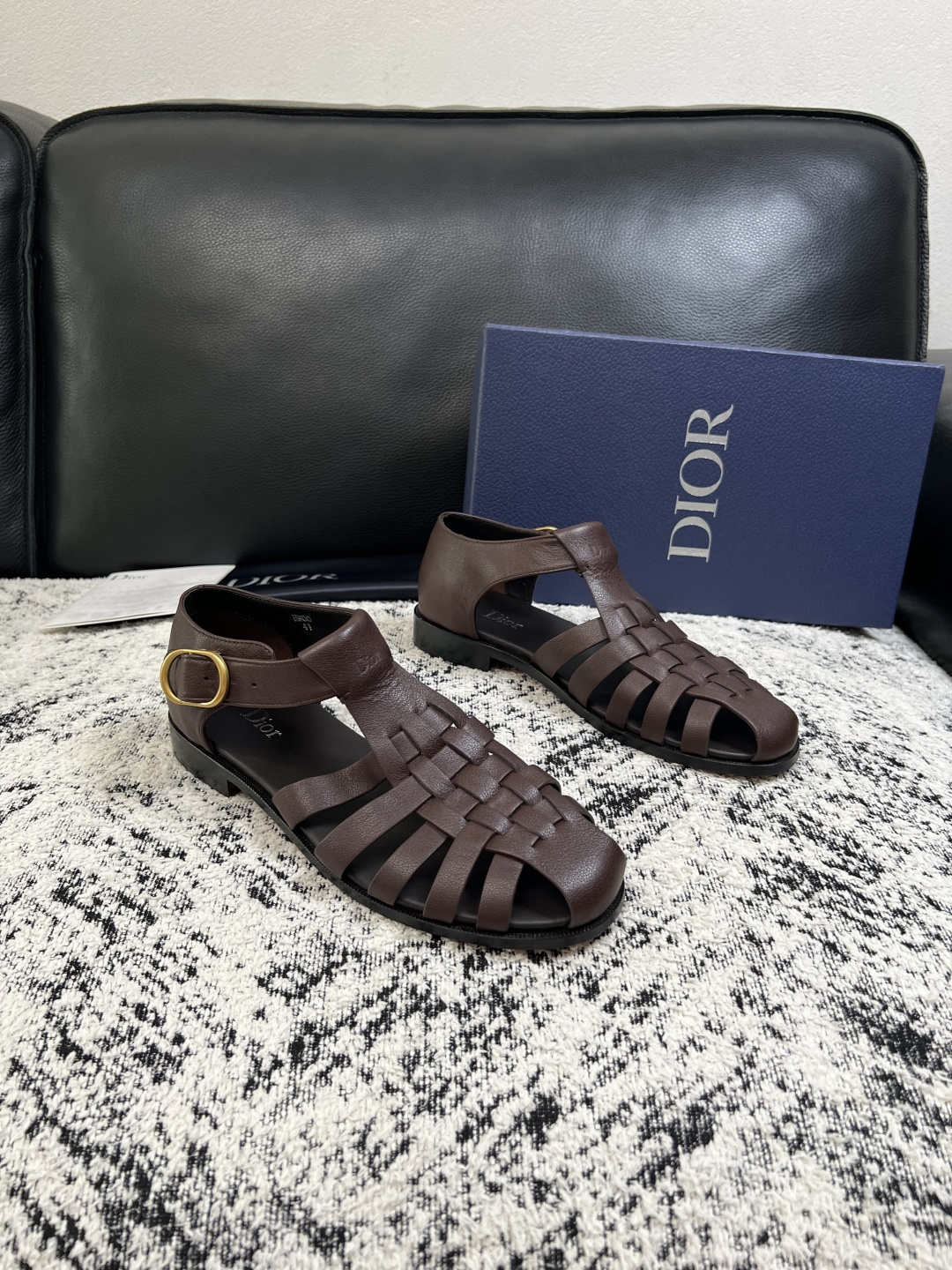 Dior 高品质 顶级工艺品 迪奥 皮鞋系列专柜同步原厂配置,意大利进口牛皮,全进口水染牛皮里垫,鞋底:原厂特供 Dior 高品质 顶级工艺品 迪奥 皮鞋系列专柜同步原厂配置,意大利进口牛皮,全进口水染牛皮里垫,鞋底:原厂特供