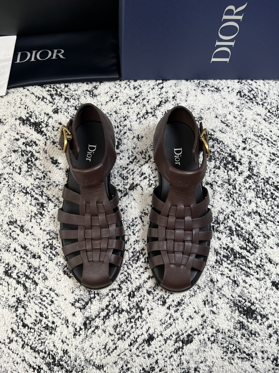 Dior  高品质  顶级工艺品  迪奥  皮鞋系列专柜同步原厂配置，意大利进口牛皮，全进口水染牛皮里垫，鞋底：原厂特供